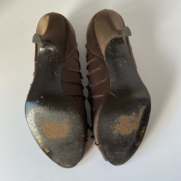 Peep Toe Ruffle Heels - Picture 4 of 7